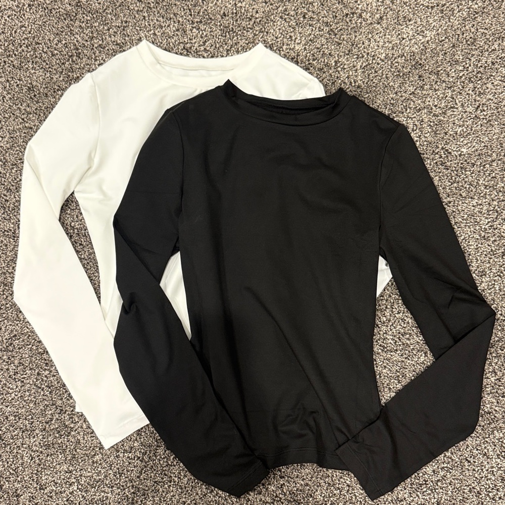 2 pack black and white long sleeve shirts